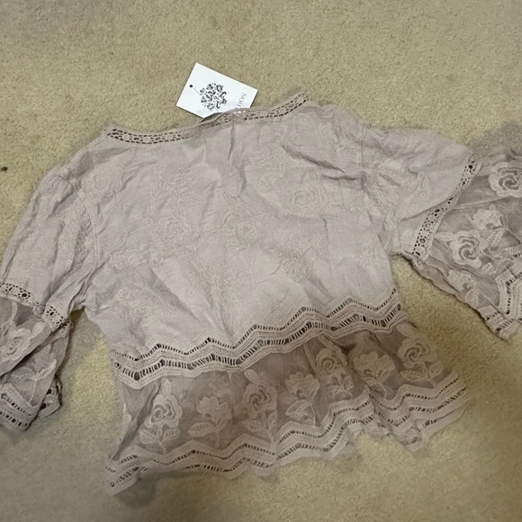 Beige blouse with tags by rebellion size small - Picture 3 of 3